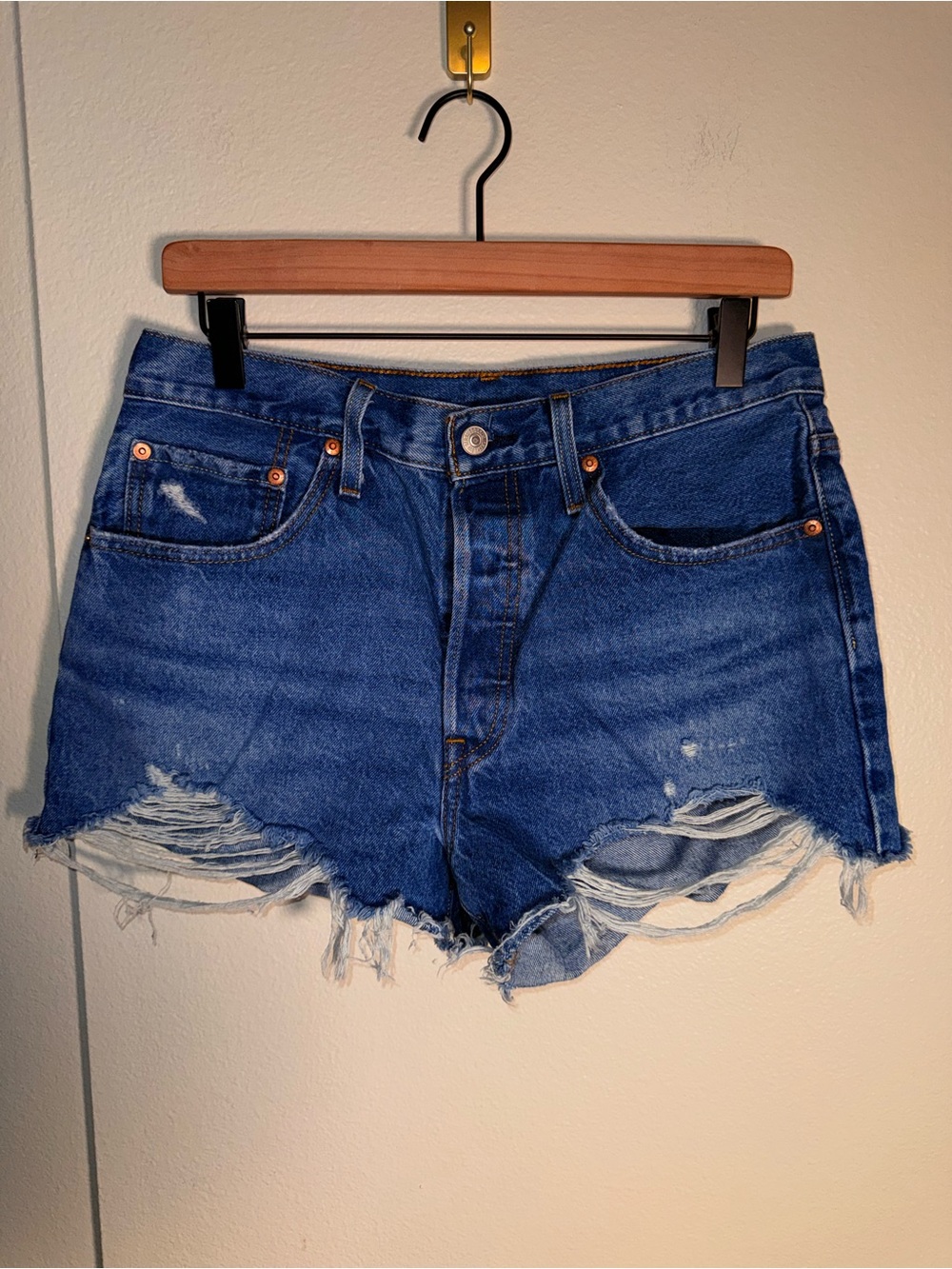 LEVIS women’s thrashed distesssed high waist denim festival jean shorts 31